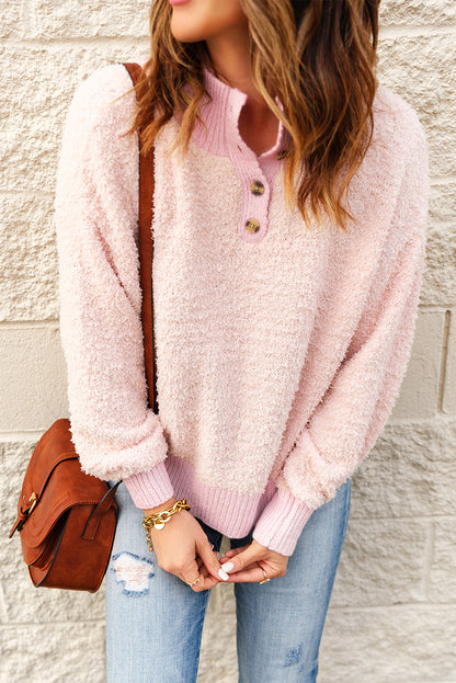 Langärmliger Pullover mit Stehkragen und Knopfdetail