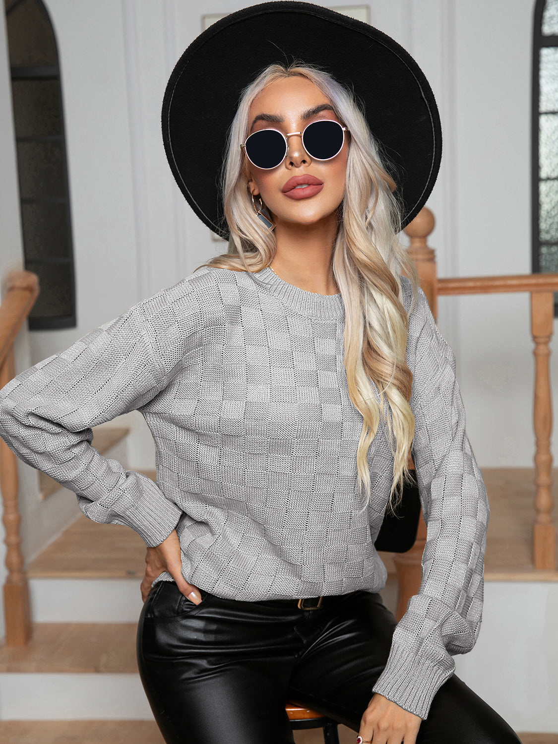 Pullover mit Rundhalsausschnitt und überschnittenen Schultern