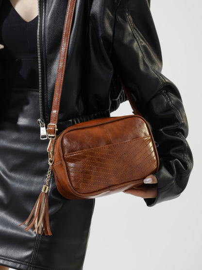 Umhängetasche mit Quaste, bedrucktem Riemen und Kassette aus PU-Leder