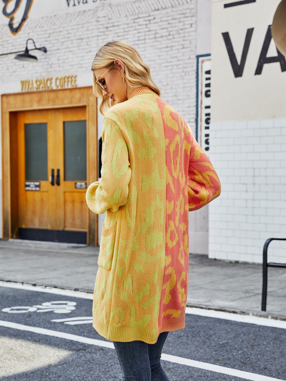 Angel Wings – Langer Cardigan mit Leopardenmuster und Knopfleiste