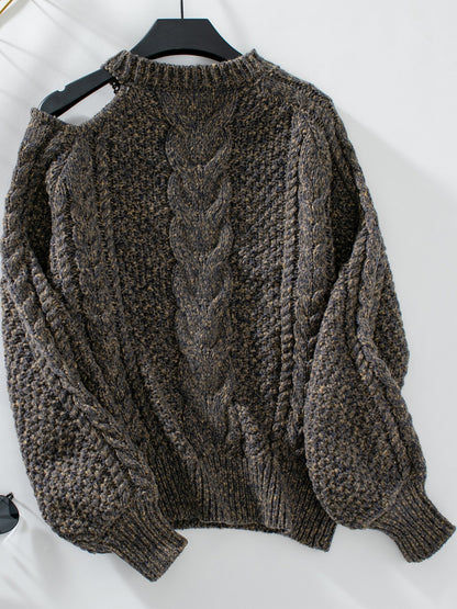 Rundhalspullover mit Zopfmuster und Cold Shoulder