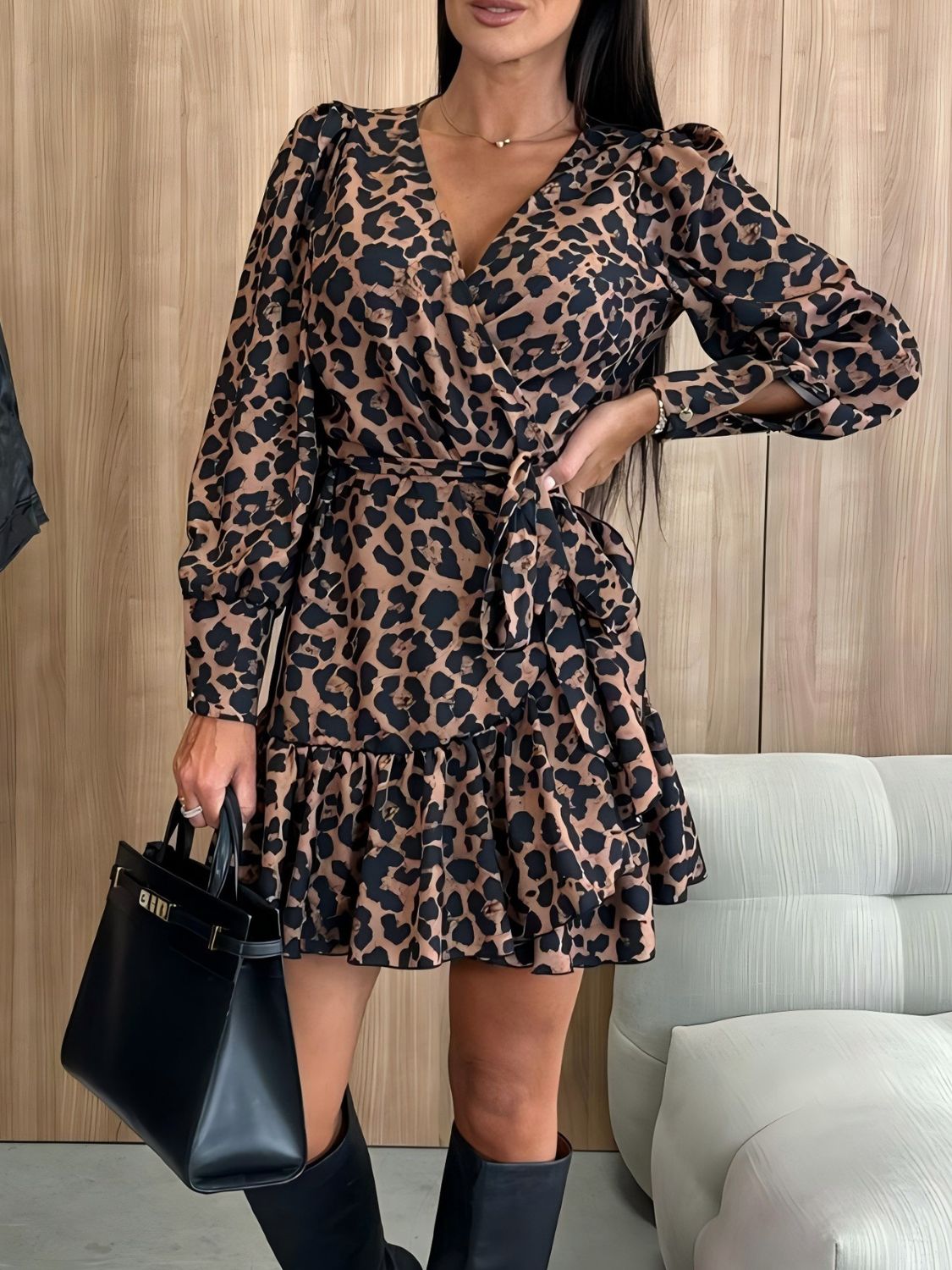 Langärmliges Kleid mit Leopardenmuster und Bindeband