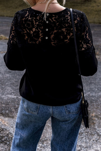 Bluse mit Rundhalsausschnitt und langen Ärmeln und Spitzendetail