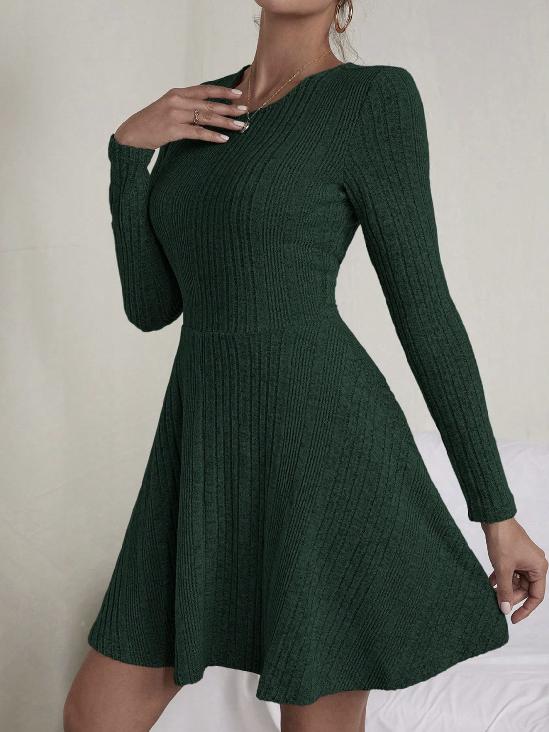 Strukturiertes Langarmkleid mit Rundhalsausschnitt