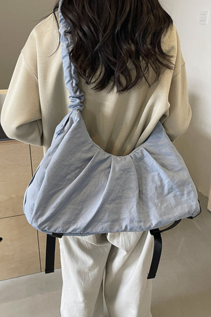 Umhängetasche mit Kordelzug und Rüschen