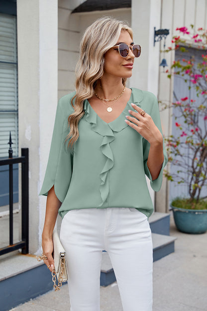 Bluse mit Rüschen, V-Ausschnitt und Dreiviertelärmeln