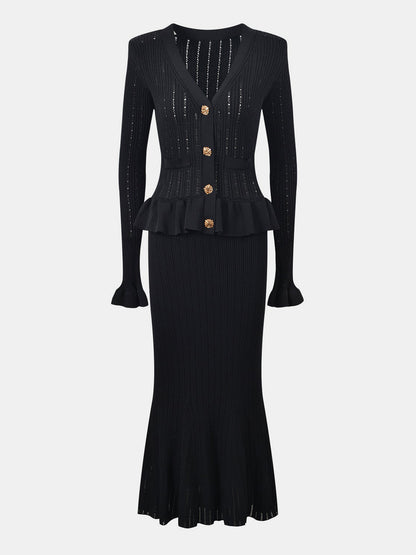 Set aus Oberteil mit V-Ausschnitt und Pullover mit Midirock und Rüschen