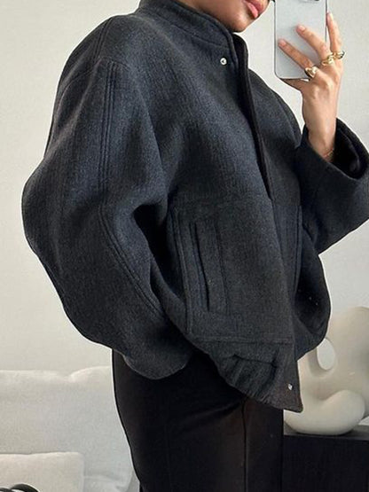 Jacke mit überschnittenen Schultern und Druckknöpfen in voller Größe
