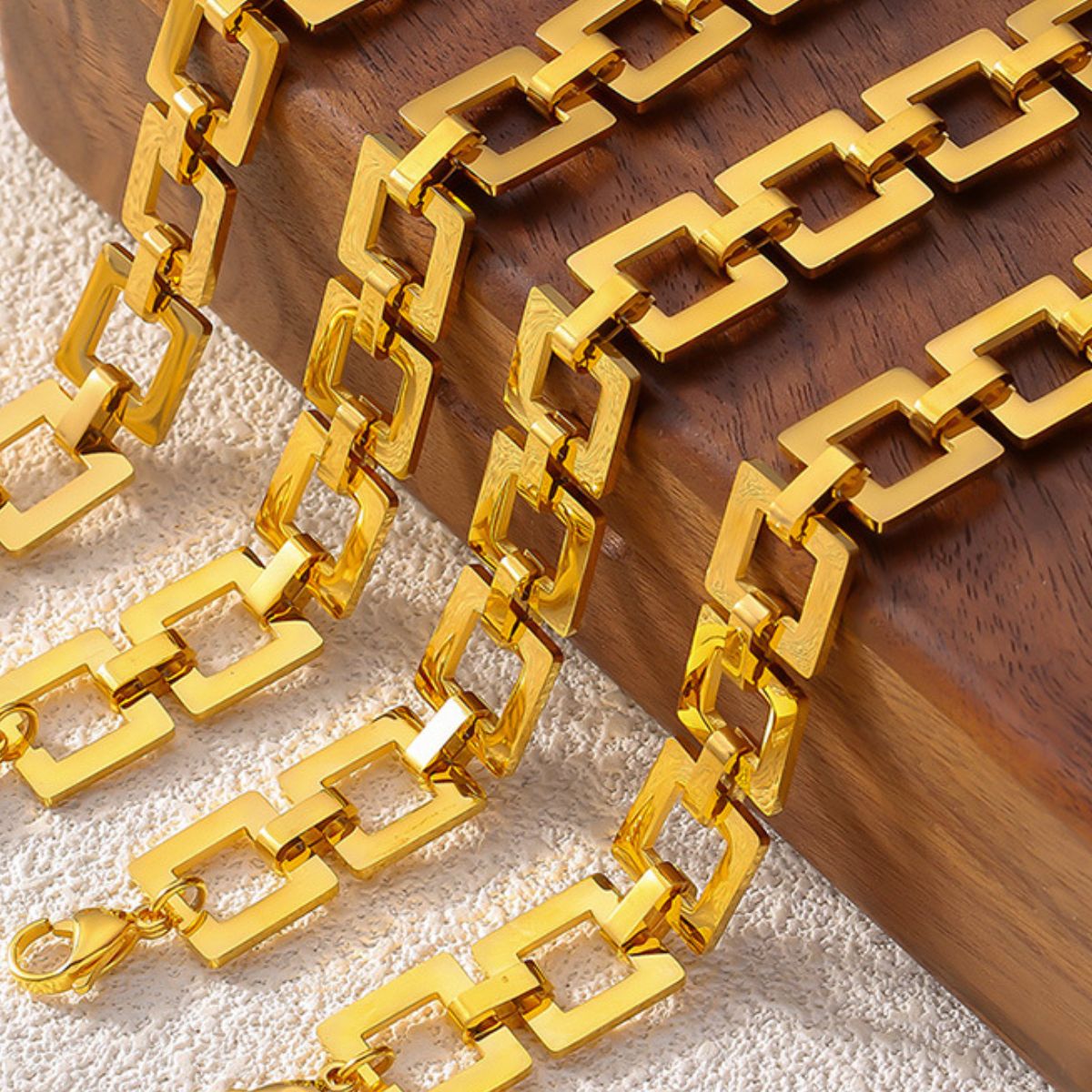 Hohles quadratisches Kettenarmband aus Titanstahl