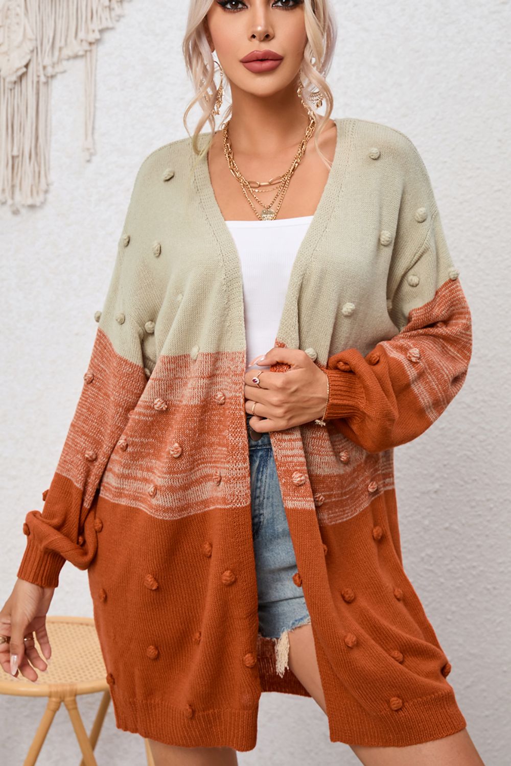 Strickjacke mit Pompon-Farbblock und offener Vorderseite