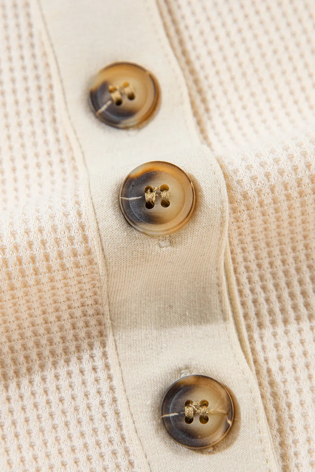 Langärmliges Oberteil mit halbhohem Knopf