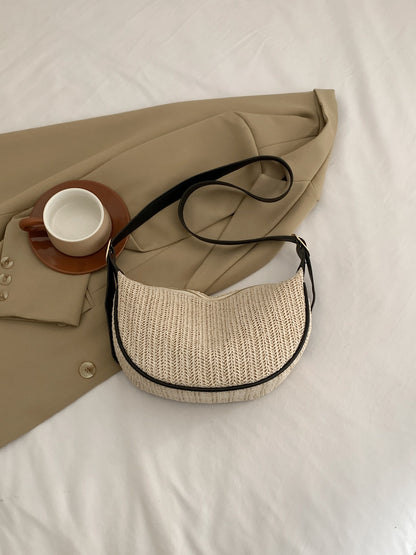 Schultertasche aus geflochtenem Stroh mit verstellbarem Riemen