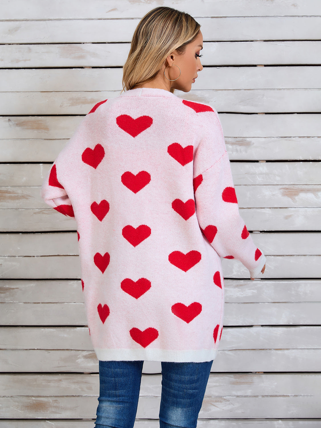 Langärmlige Strickjacke mit Engelsflügeln und Herzmuster, vorne offen
