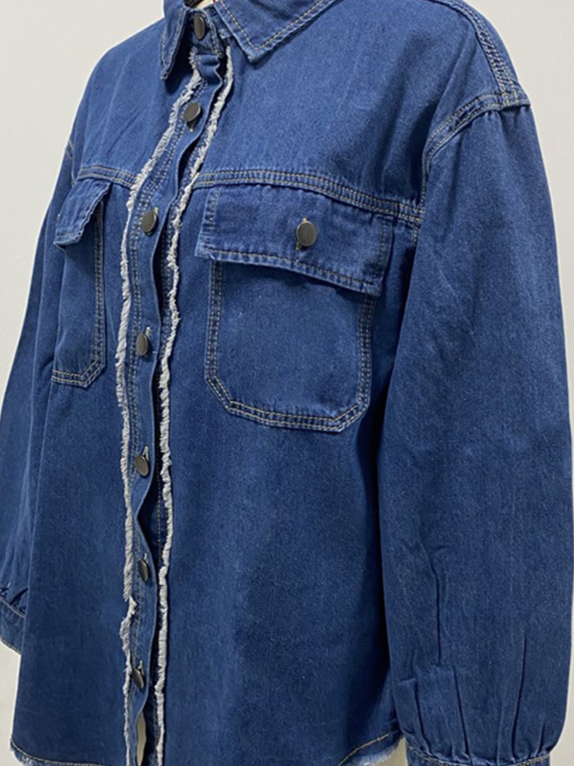 Langärmliges Jeanshemd mit Taschen und Kragen