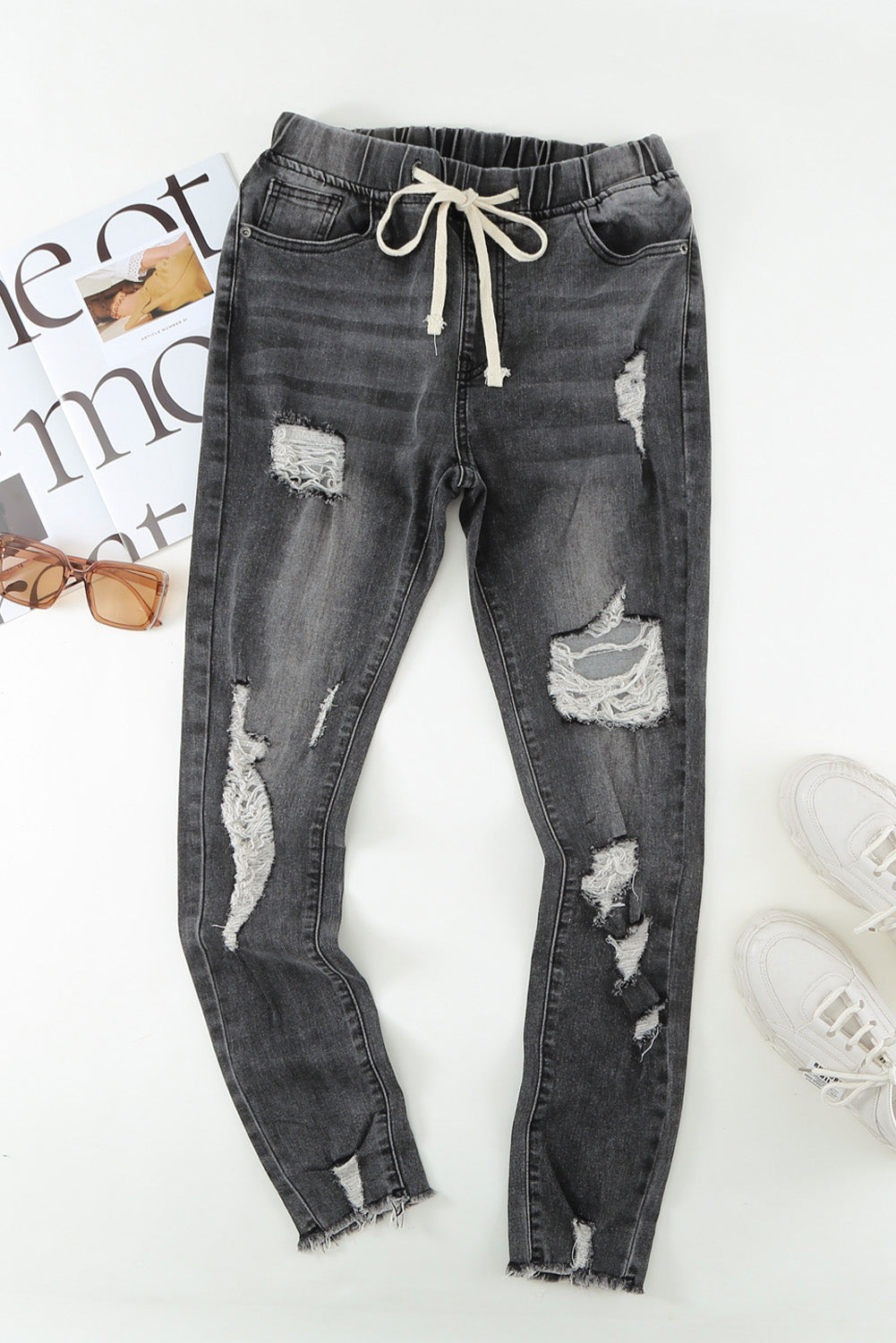 Distressed-Jeans mit Kordelzug, offenem Saum und Taschen
