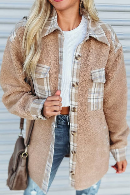 Sherpa-Jacke mit Taschen und kariertem Kragen