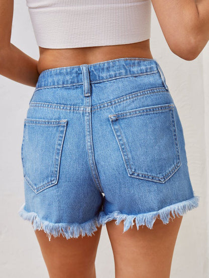 Distressed-Jeansshorts mit offenem Saum