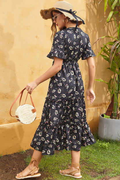 Perfee – Bedrucktes, kurzärmliges Midikleid mit V-Ausschnitt und Bindeband