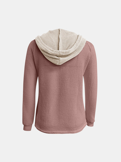 Kapuzenpullover mit langen Ärmeln und Waffelstrick in voller Größe und Kontrast