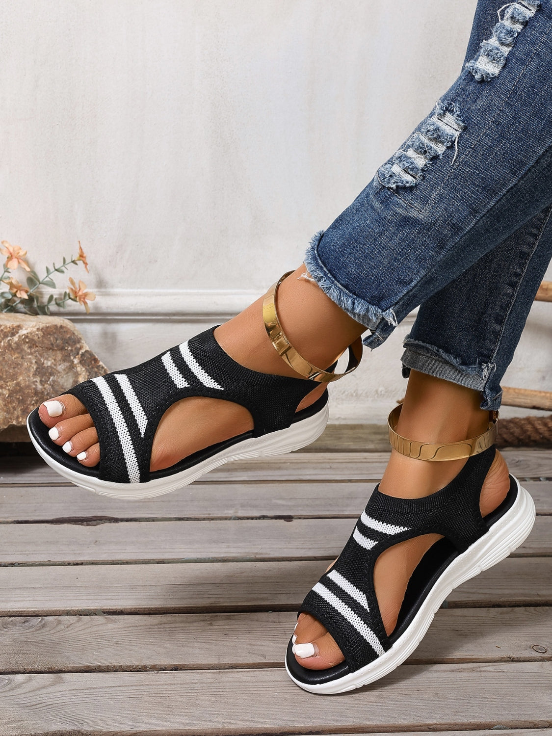 Peep-Toe-Sandalen aus Mesh mit Cut-outs