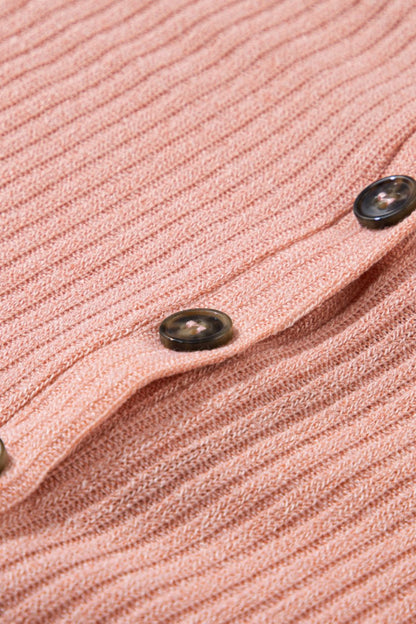 Strickoberteil mit Viertelknopfleiste, Rundhalsausschnitt und überschnittener Schulter