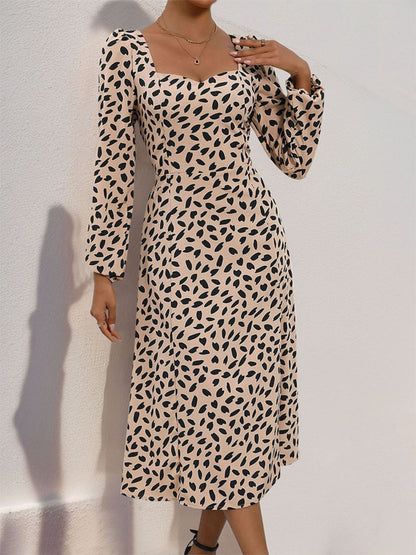 Bedrucktes, langärmliges Midikleid mit Schlitz und Bindeband