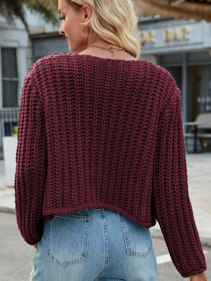 Strickjacke mit Rundhalsausschnitt und Knöpfen und Taschen