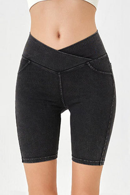 Basic Bae – Jeansshorts mit asymmetrischer Taille und Taschen