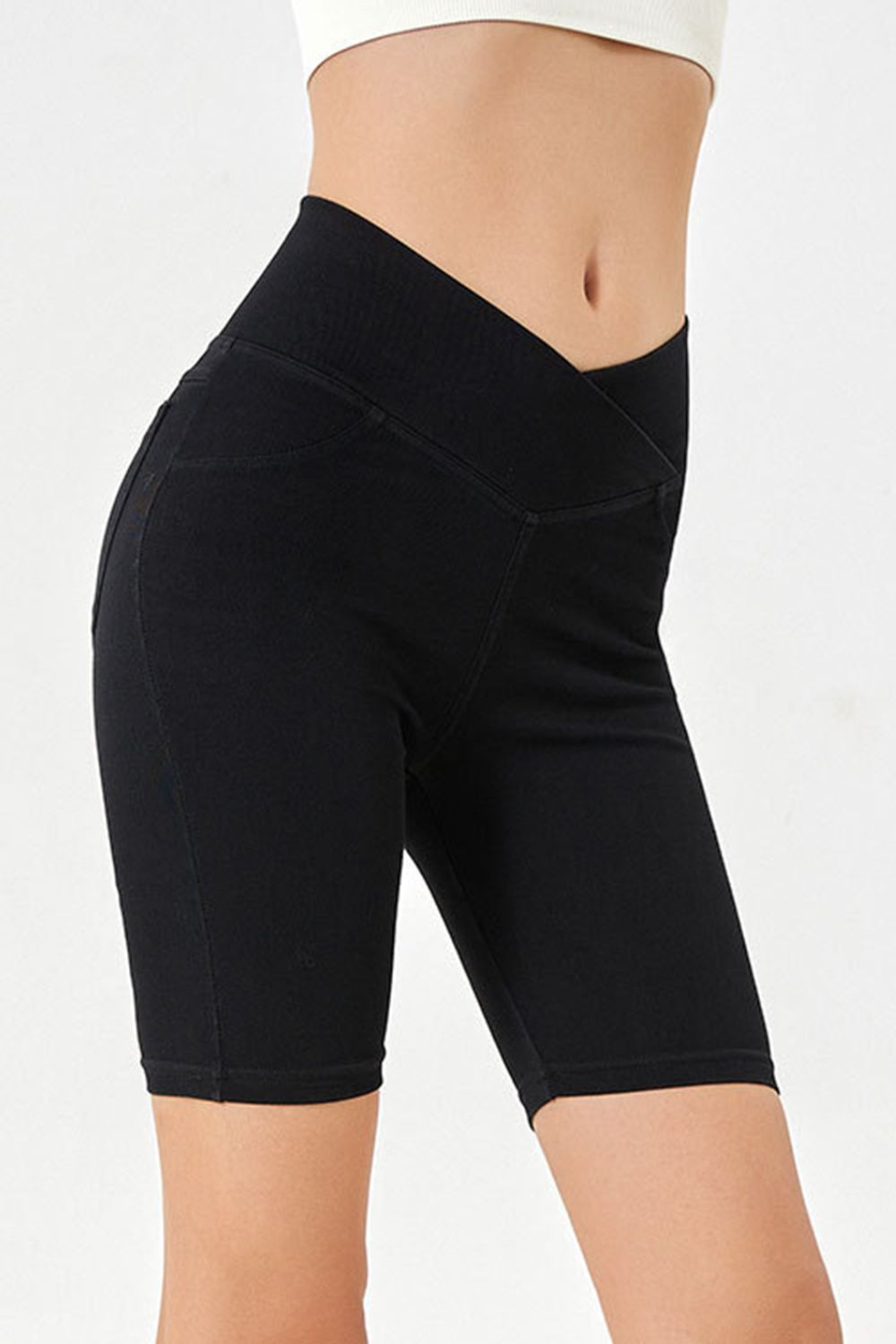 Basic Bae – Jeansshorts mit asymmetrischer Taille und Taschen