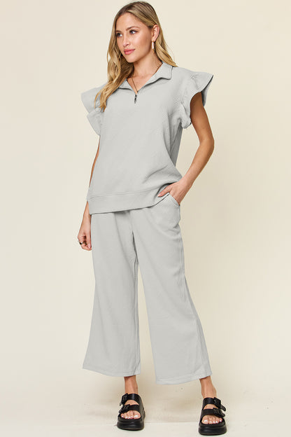 Double Take – Strukturiertes, kurzärmliges Oberteil mit Rüschen und Hose mit weitem Bein und Kordelzug im Set
