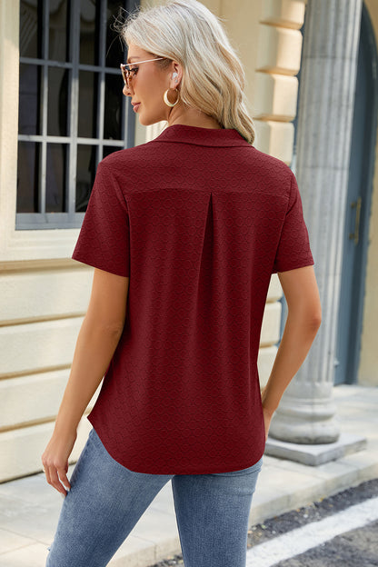 Kurzärmlige Bluse mit Johnny-Kragen und Taschen