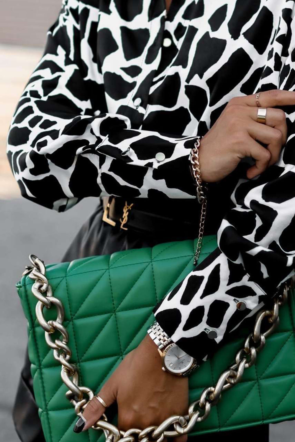 Bedrucktes Hemd mit überschnittenen Schultern und Laternenärmeln