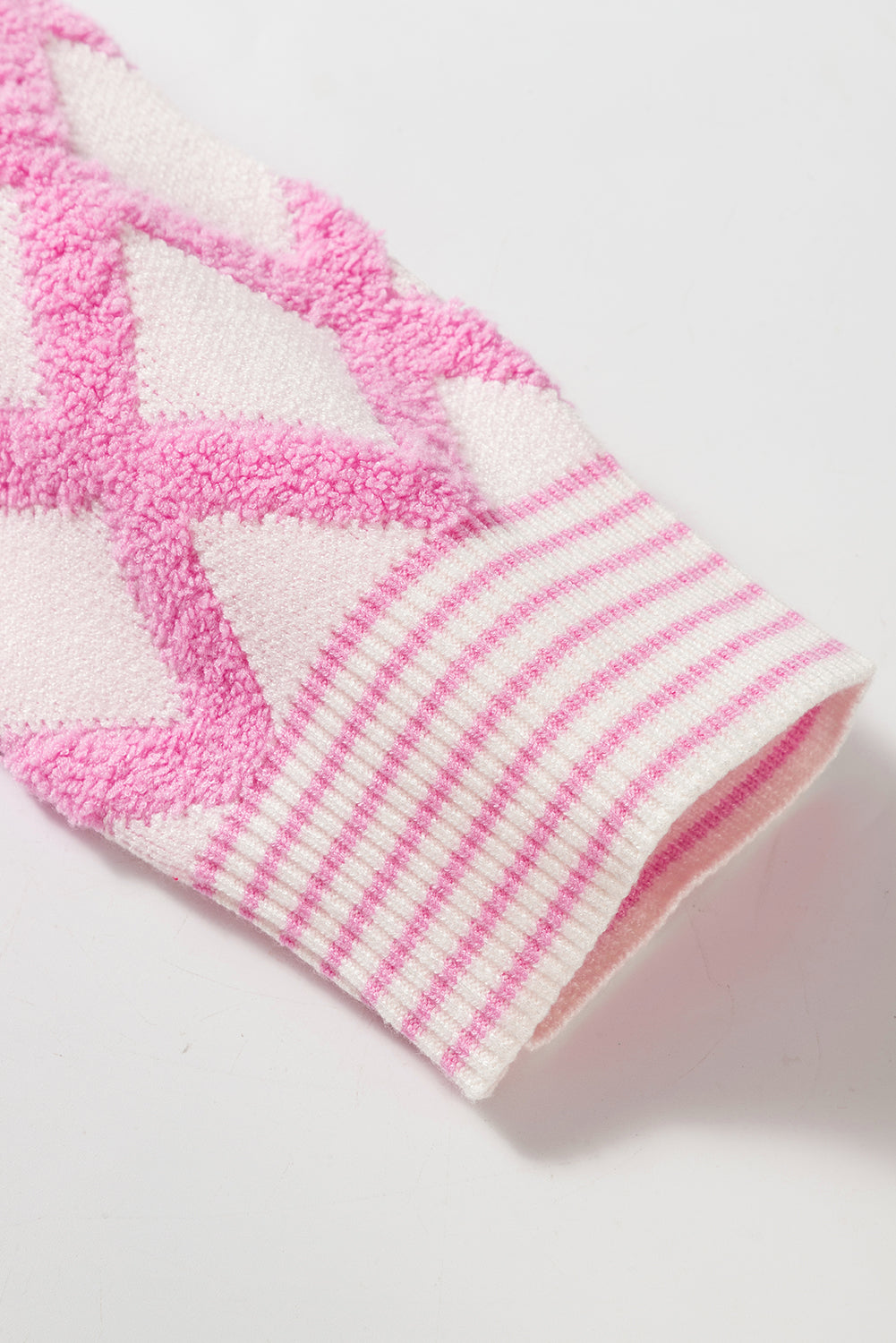 Geometrische Strickjacke mit offener Vorderseite und langen Ärmeln