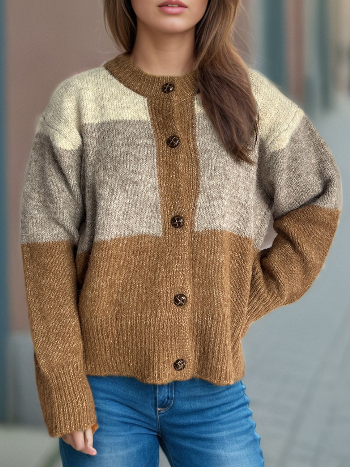 Strickjacke mit Rundhalsausschnitt und Knopfleiste in Farbblock-Optik