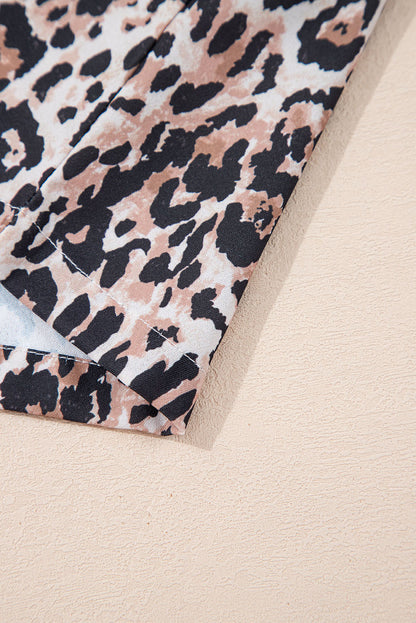 Minikleid mit Rundhalsausschnitt und kurzen Ärmeln und Leopardenmuster