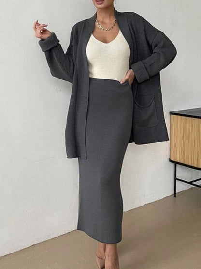 Set aus langärmliger Strickjacke mit Taschen und Rockpullover