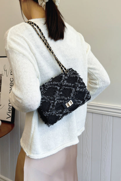 Umhängetasche aus Denim mit ungesäumtem Saum