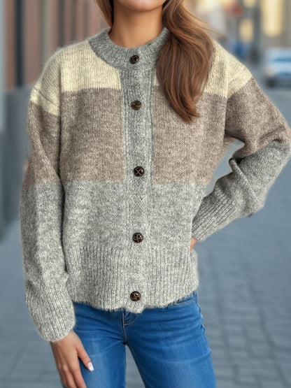 Strickjacke mit Rundhalsausschnitt und Knopfleiste in Farbblock-Optik