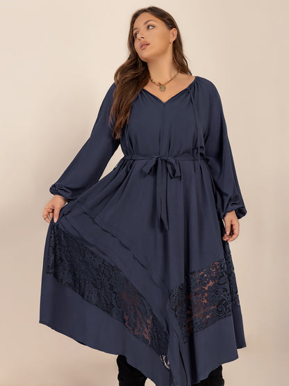 Plus Size Langärmliges Midikleid mit Spitzendetail und Bindeband am Hals