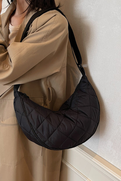 Umhängetasche mit Karomuster, gestepptem und verstellbarem Riemen