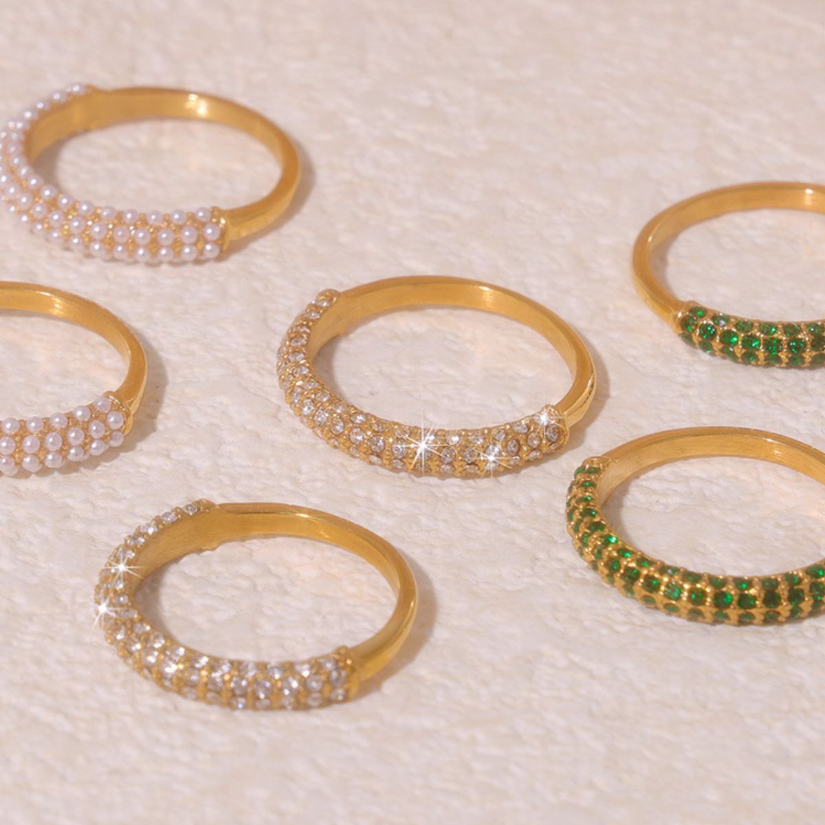 18 Karat vergoldeter Ring mit eingelegtem Zirkon