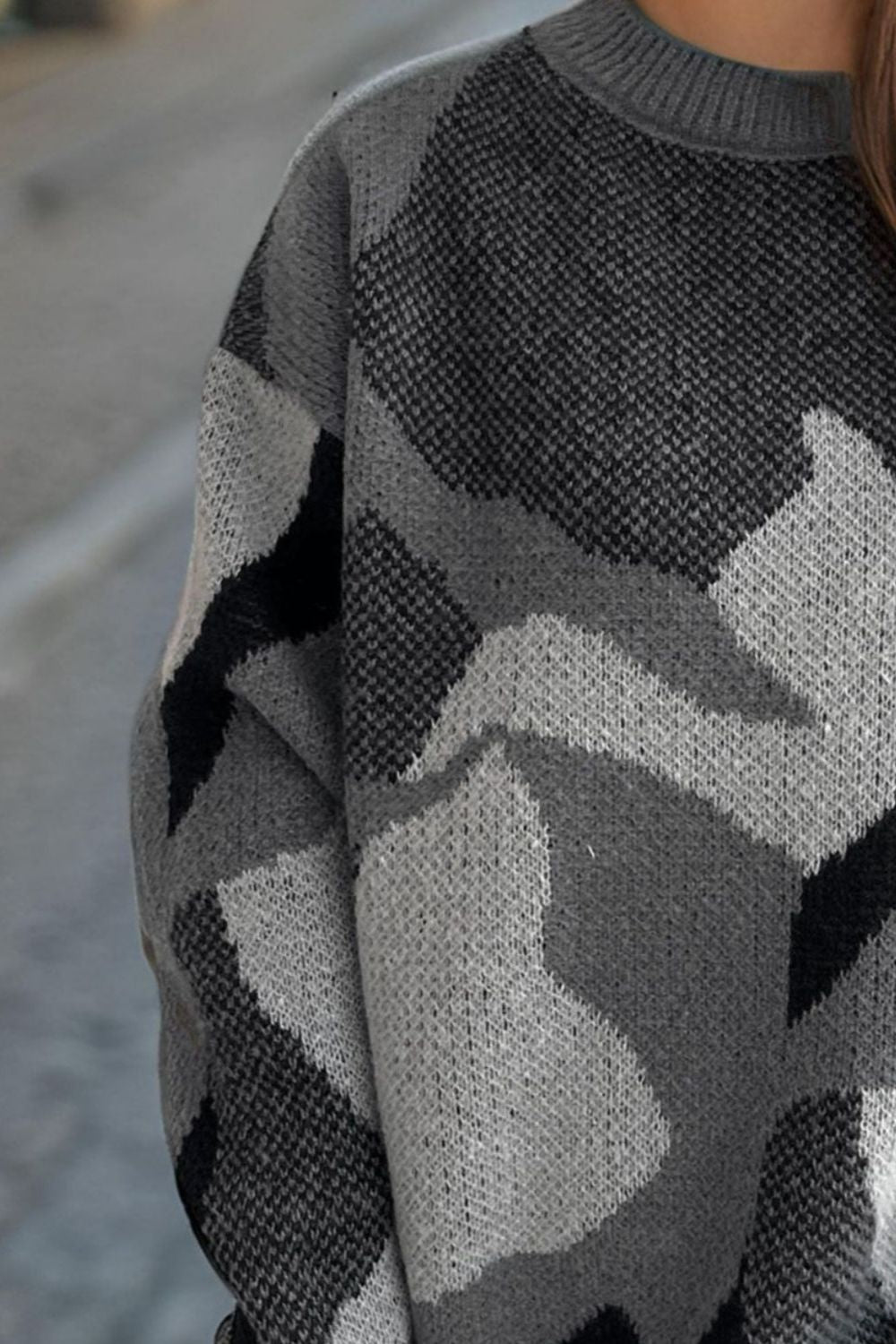 Pullover mit Rundhalsausschnitt und langen Ärmeln in Kontrastfarbe