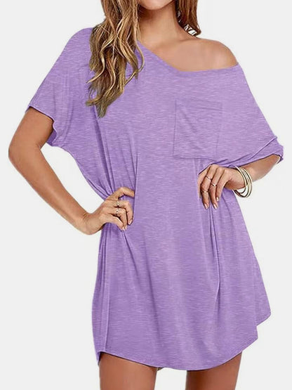 T-Shirt-Kleid mit V-Ausschnitt und kurzen Ärmeln und Taschen