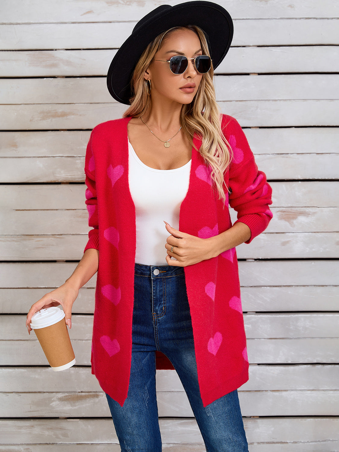 Langärmlige Strickjacke mit Engelsflügeln und Herzmuster, vorne offen