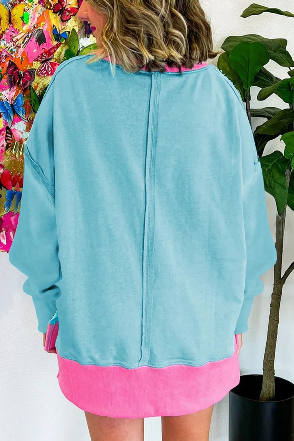 Sweatshirt mit Rundhalsausschnitt und überschnittenen Schultern und langen Ärmeln in Kontrastfarbe