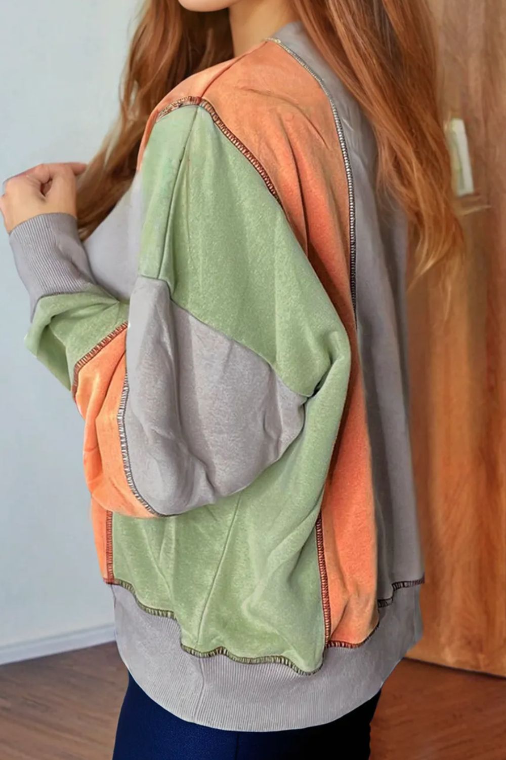 Langarm-Sweatshirt mit sichtbaren Nähten und Farbblockdesign in voller Größe