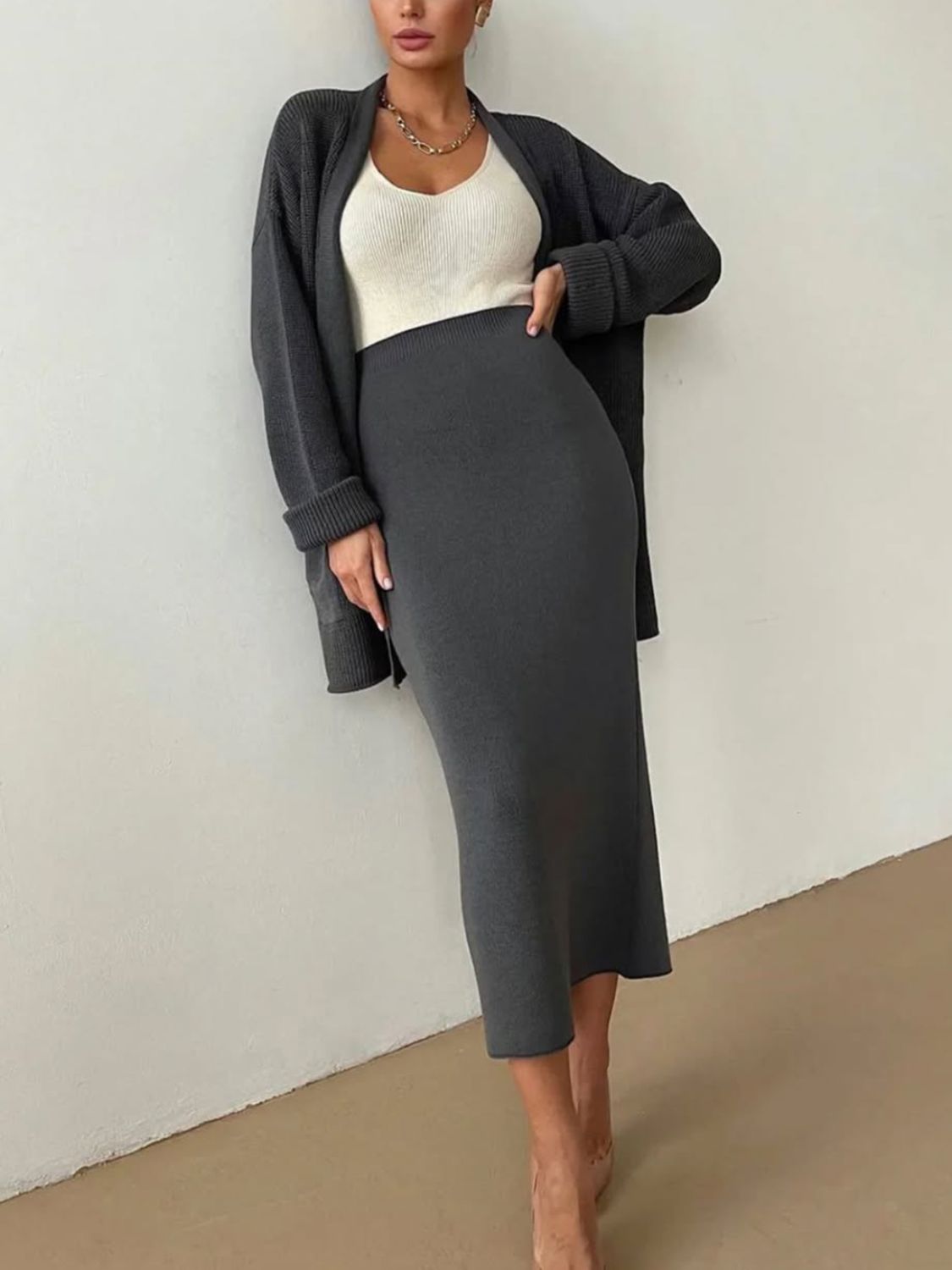 Set aus langärmliger Strickjacke mit Taschen und Rockpullover