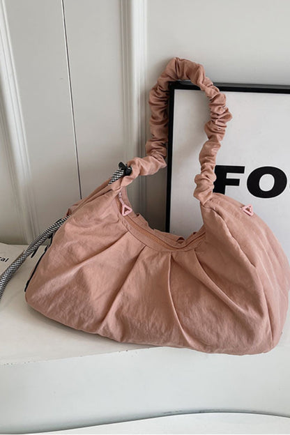 Umhängetasche mit Kordelzug und Rüschen