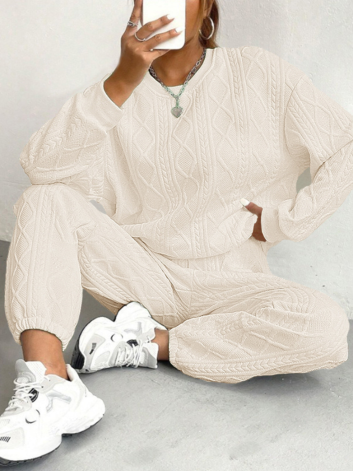 Strukturiertes Set aus Oberteil und Hose mit Rundhalsausschnitt