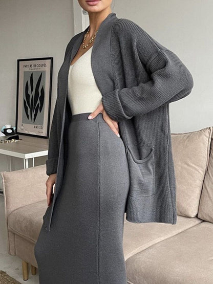 Set aus langärmliger Strickjacke mit Taschen und Rockpullover